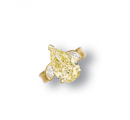 A COLOURED DIAMOND AND DIAMOND RING