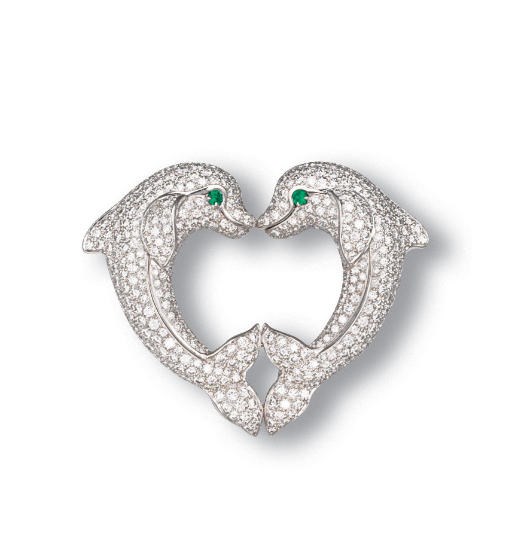 A DIAMOND AND EMERALD DOLPHIN CLIP BROOCH, BY CARTIER