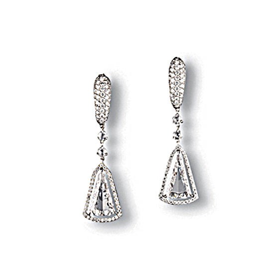A PAIR OF DIAMOND EAR PENDANTS