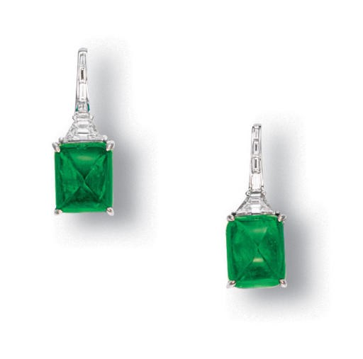 A PAIR OF EMERALD AND DIAMOND EAR PENDANT