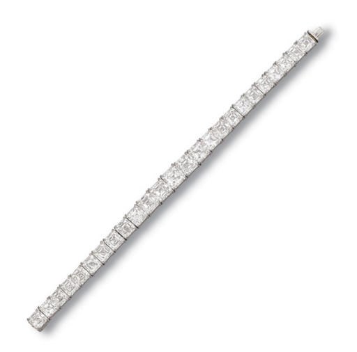 AN IMPORTANT DIAMOND BRACELET