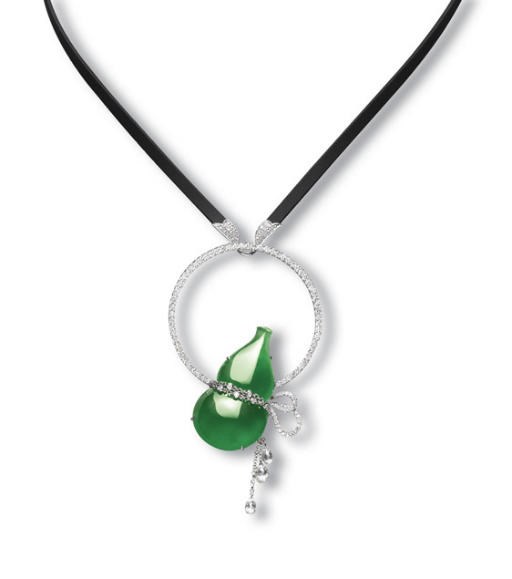 A JADEITE HULU AND DIAMOND PENDENT NECKLACE