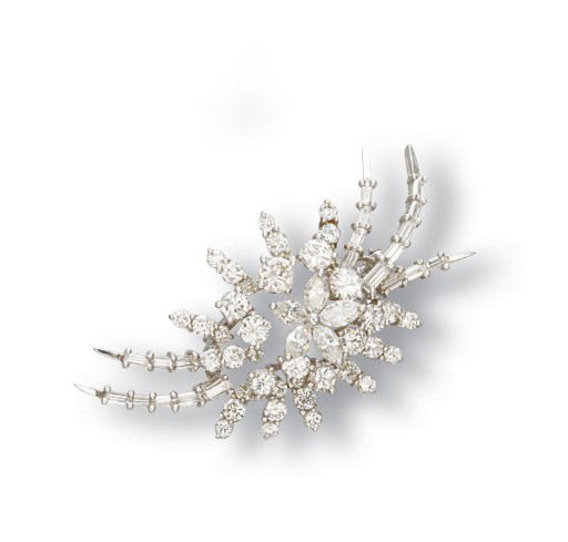 A DIAMOND BROOCH