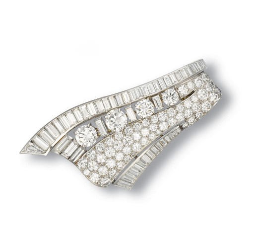 A DIAMOND BROOCH