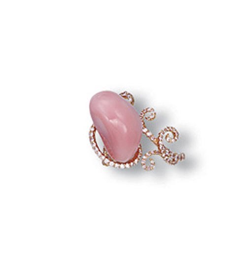 **A CONCH PEARL AND DIAMOND RING