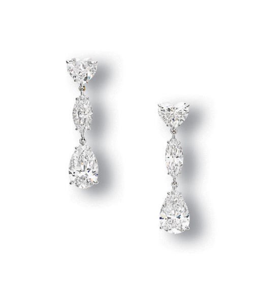A PAIR OF DIAMOND EAR PENDANTS