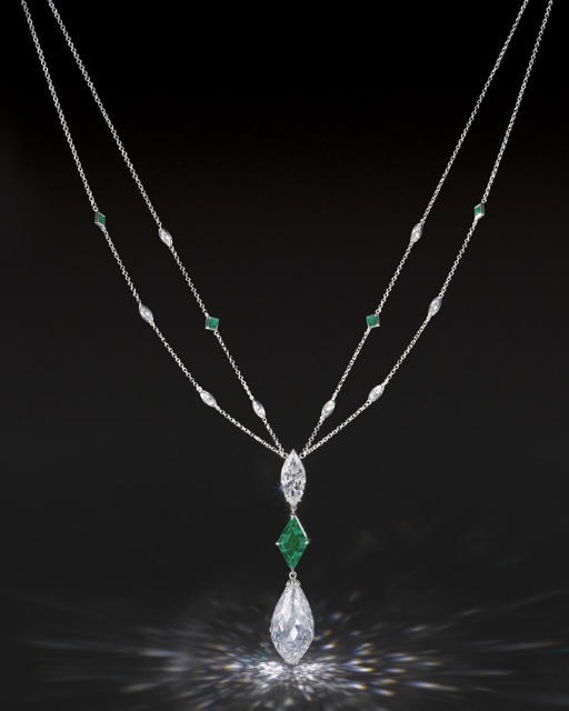 A MAGNIFICENT DIAMOND AND EMERALD PENDENT NECKLACE