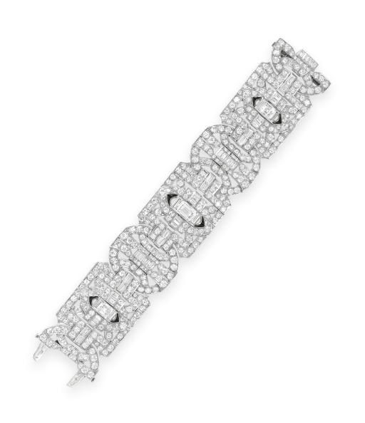 AN ART DECO DIAMOND BRACELET