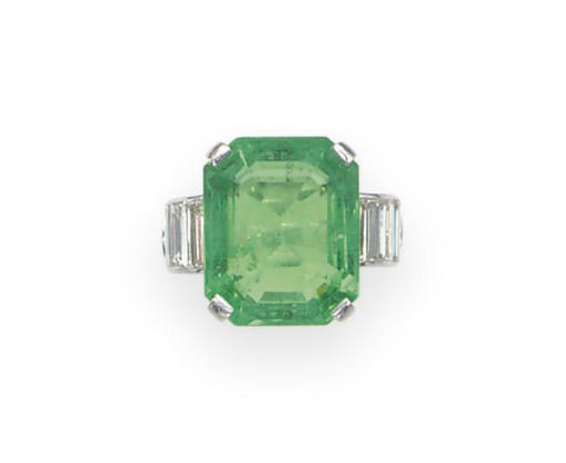 AN EMERALD AND DIAMOND RING