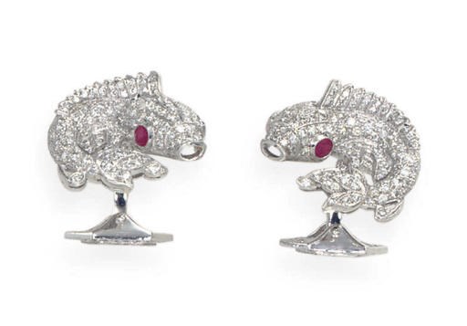 A PAIR OF DIAMOND CUFFLINKS