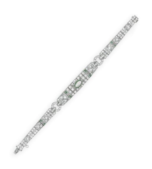 AN ART DECO DIAMOND AND EMERALD BRACELET