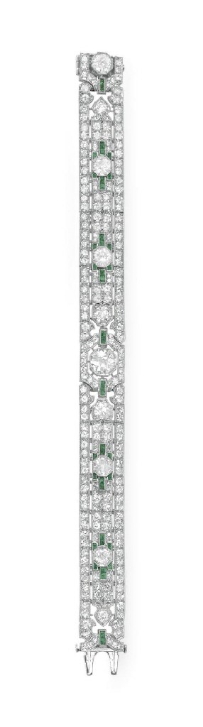 AN ART DECO DIAMOND AND EMERALD BRACELET