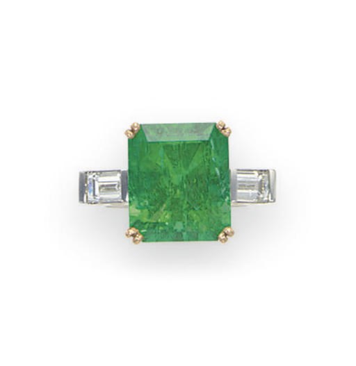AN EMERALD AND DIAMOND RING
