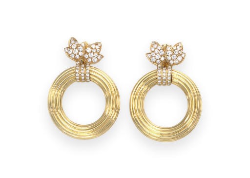 A PAIR OF DIAMOND AND GOLD EAR PENDANTS, BY CARTIER