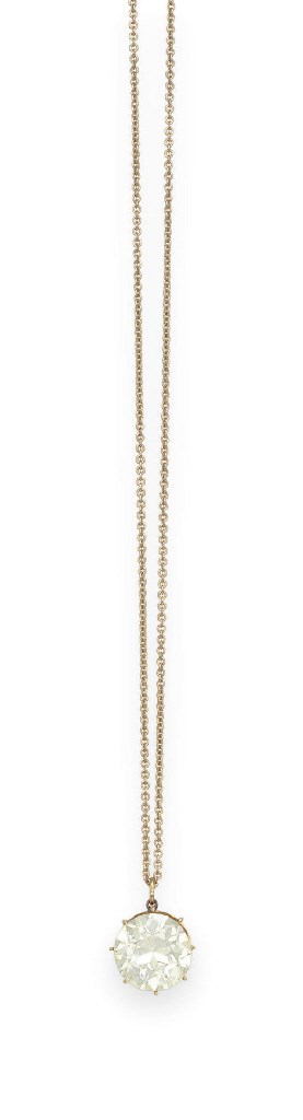 A DIAMOND PENDANT NECKLACE
