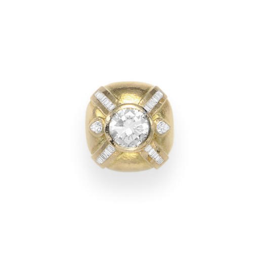 A DIAMOND AND GOLD RING, BY DAVID WEBB
