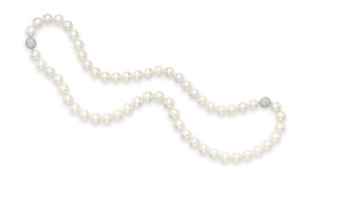 A CULTURED PEARL NECKLACE