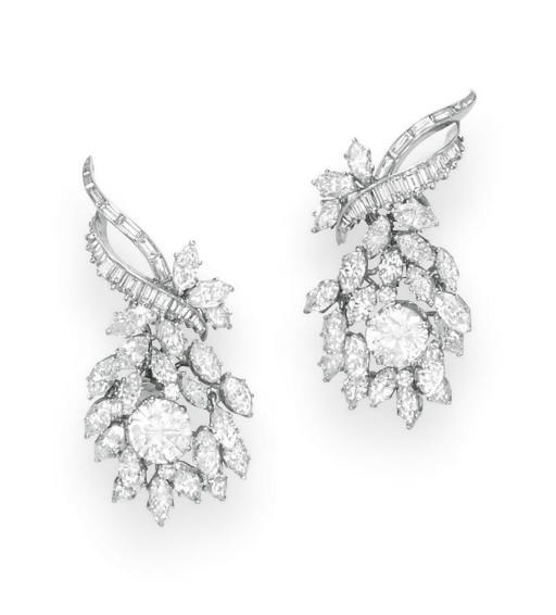 A PAIR OF DIAMOND EAR CLIPS