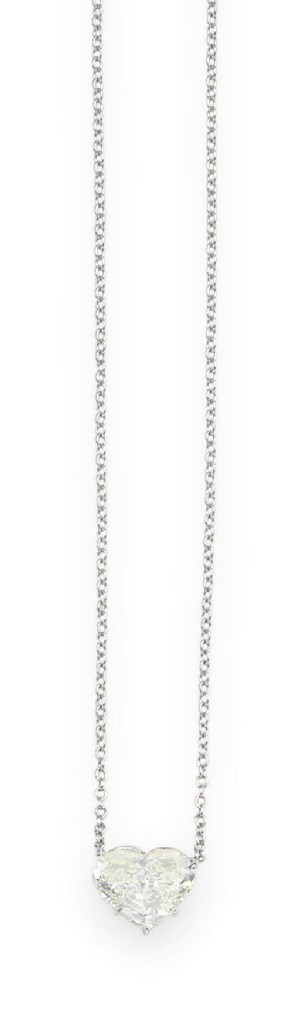 A DIAMOND PENDANT NECKLACE