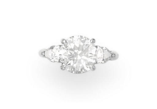 A DIAMOND RING, BY TIFFANY & CO.
