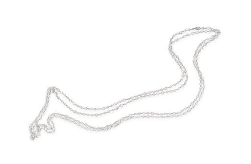 A DIAMOND LONGCHAIN NECKLACE