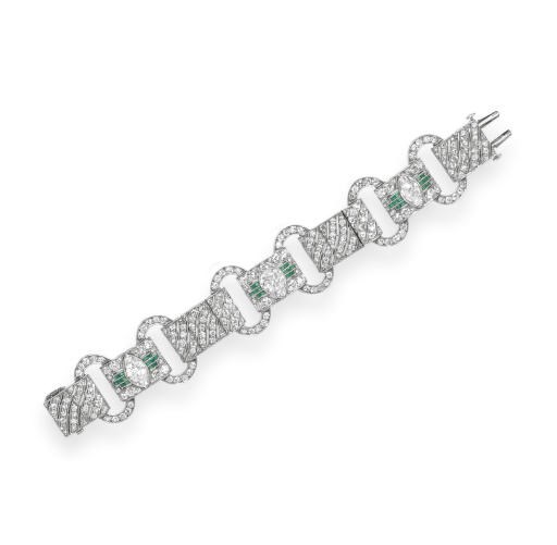 AN ART DECO DIAMOND AND EMERALD BRACELET