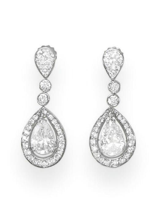 A PAIR OF DIAMOND EAR PENDANTS