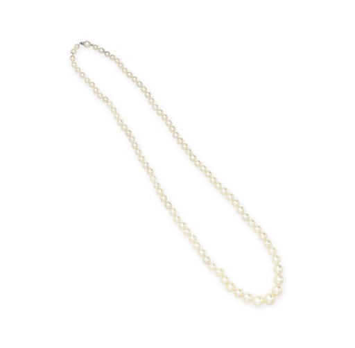 A SINGLE-STRAND PEARL NECKLACE