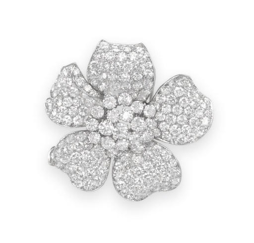 A DIAMOND FLOWER CLIP BROOCH