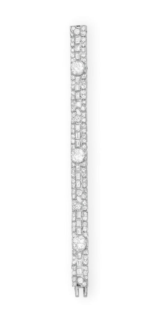 AN ART DECO DIAMOND BRACELET