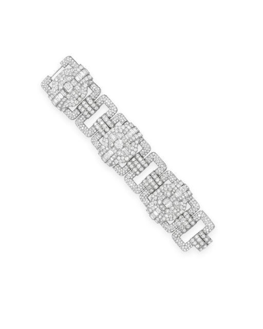 AN ART DECO DIAMOND BRACELET