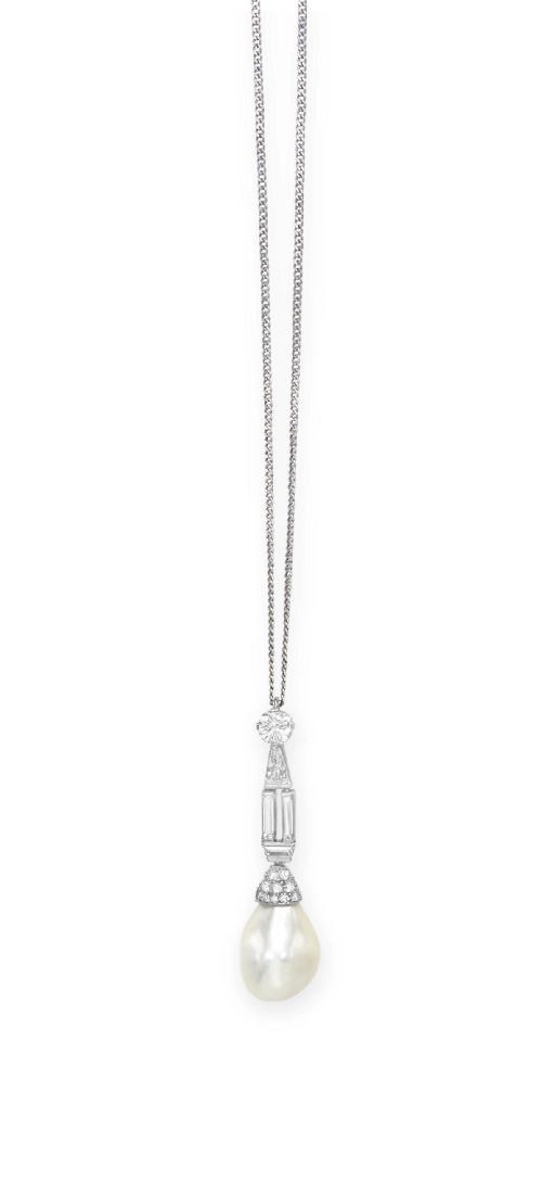 A PEARL AND DIAMOND PENDANT NECKLACE