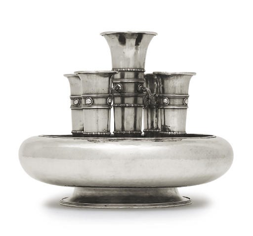 A GEORGE V SILVER CENTREPIECE-VASE