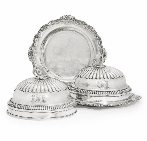 A PAIR OF GEORGE III SILVER SECOND COURSE DISHES WITH OLD SHEFFIELD PLATE COVERS