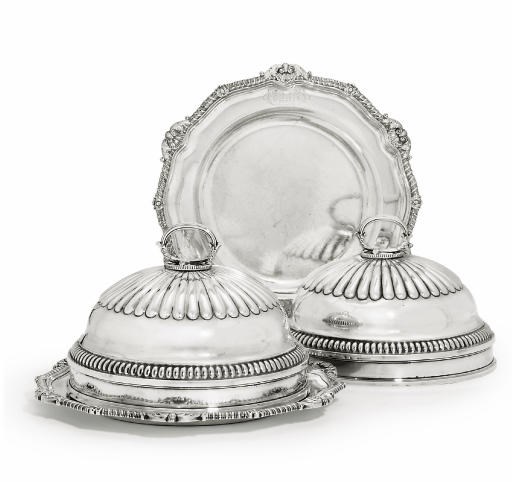 A PAIR OF GEORGE III SILVER SECOND COURSE DISHES WITH OLD SHEFFIELD PLATE COVERS