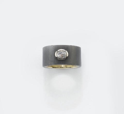 ANELLO IN GHISA, ORO E DIAMANTE