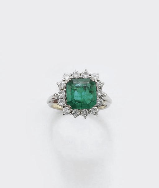 ANELLO IN ORO, SMERALDO E DIAMANTI