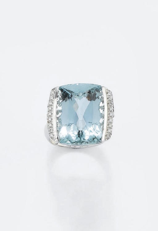 ANELLO IN ORO CON ACQUAMARINA E BRILLANTI