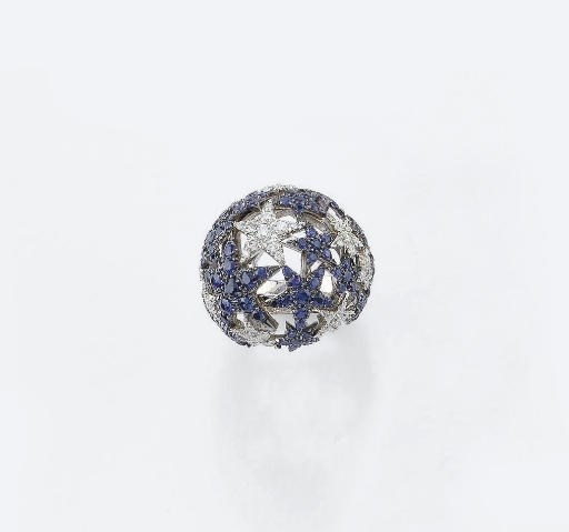 ANELLO A CUPOLA IN ORO, ZAFFIRI E DIAMANTI