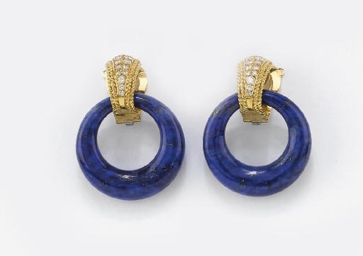 PAIO DI ORECCHINI IN LAPISLAZZULO, FIRMATI VCA PER VAN CLEEF & ARPELS