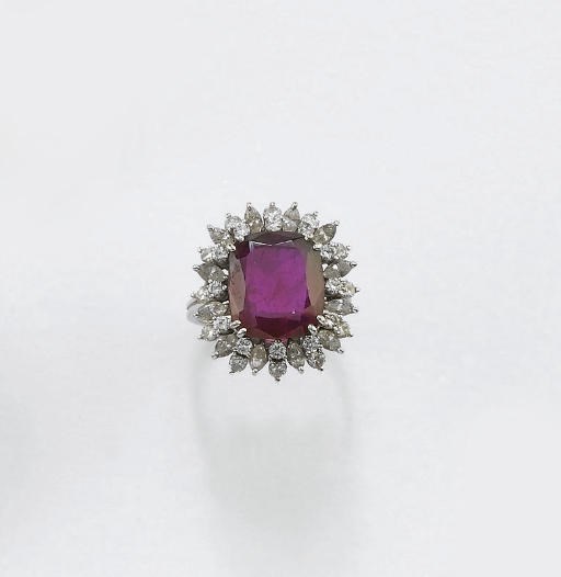 ANELLO IN PLATINO CON RUBINO E DIAMANTI, FIRMATO MARTINI