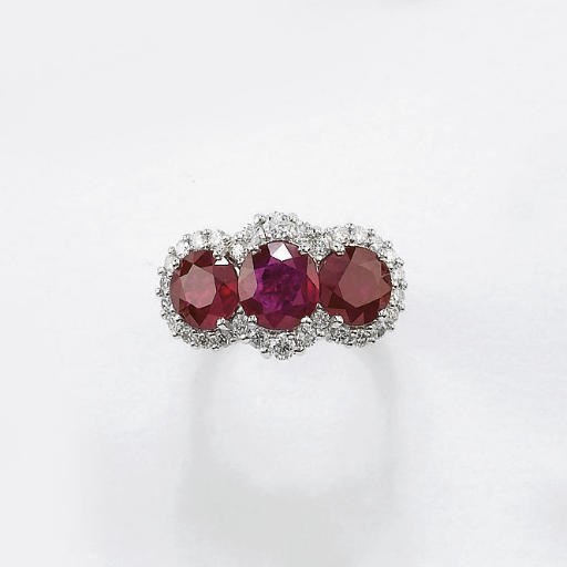 ANELLO IN ORO, RUBINI E DIAMANTI