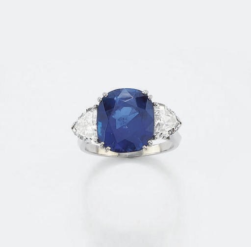 ANELLO CON ZAFFIRO E DIAMANTI