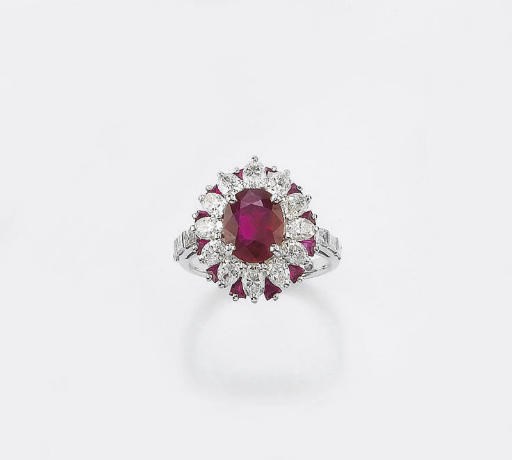 ANELLO IN ORO CON RUBINI E DIAMANTI