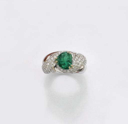 ANELLO CON SMERALDO E BRILLANTI