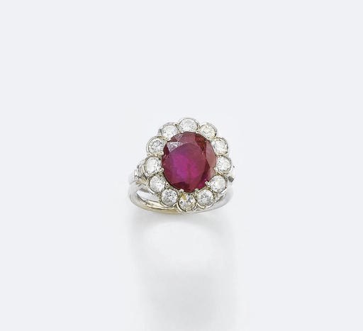 ANELLO CON RUBINO E DIAMANTI