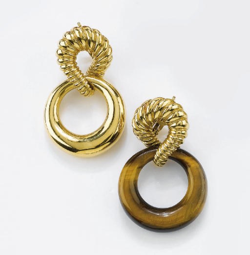 PAIO DI ORECCHINI IN ORO E OCCHIO DI TIGRE, FIRMATI TIFFANY & CO