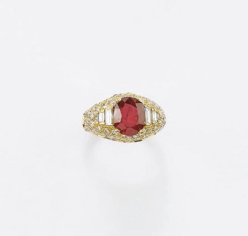 ANELLO CON RUBINO E DIAMANTI, FIRMATO BULGARI