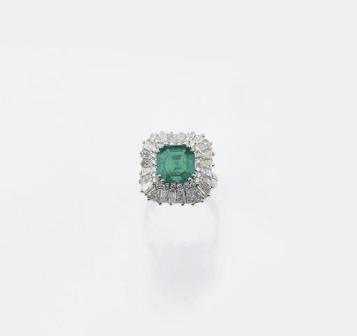 ANELLO IN PLATINO CON SMERALDO E DIAMANTI