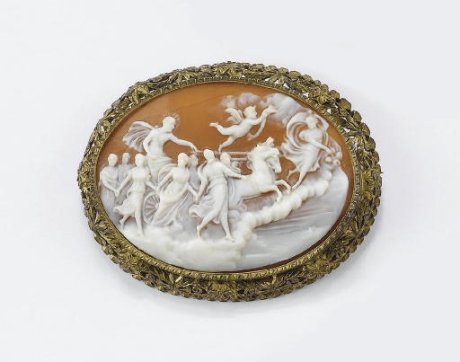 ANTICA SPILLA CON CAMMEO